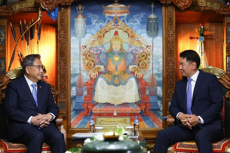 Президент Монголии принял главу МИД Республики Корея
