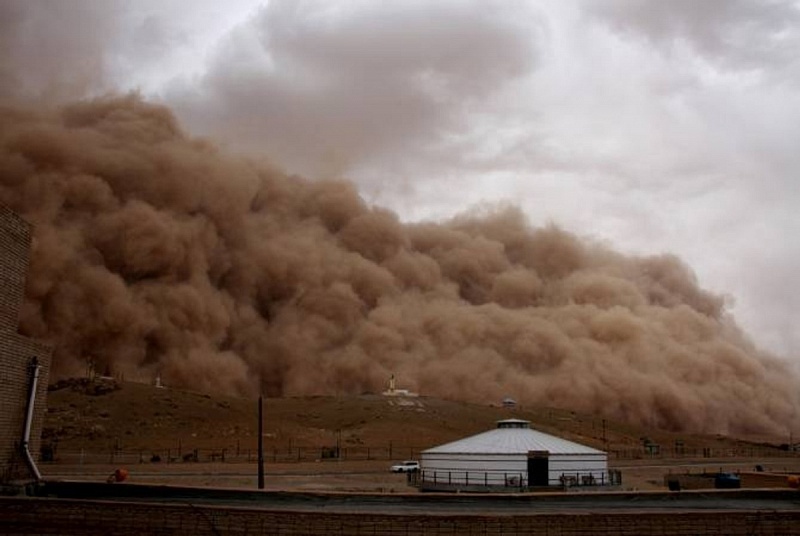Число жертв песчаной бури в Монголии увеличилось до 10 человек