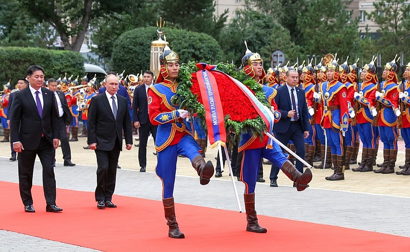 Президенты России и Монголии возложили венок к памятнику Георгию Жукову. ВИДЕО