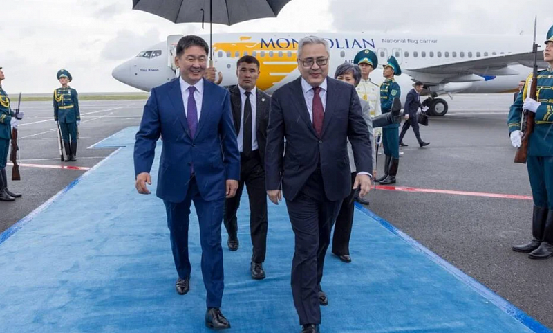 Президент Монголии прибыл в Астану на саммит ШОС