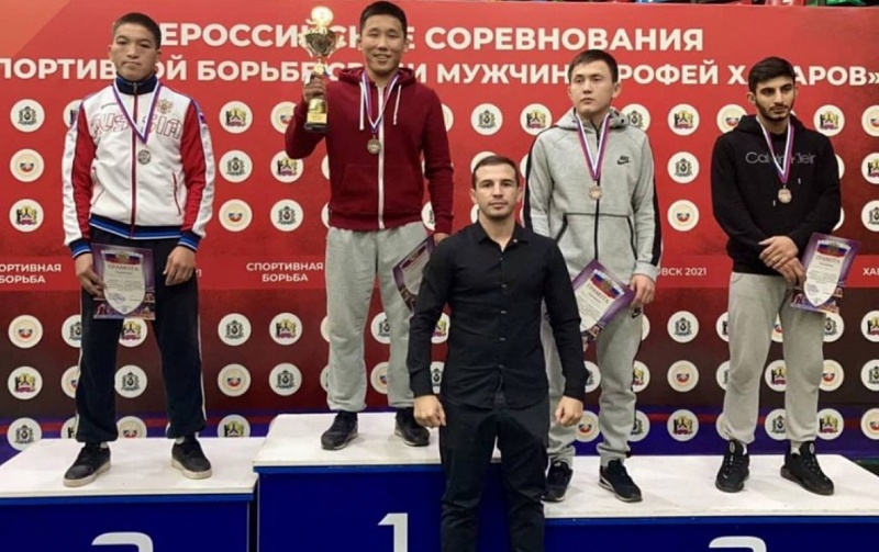 Бурятские борцы завоевали 13 медалей на Всероссийских соревнованиях