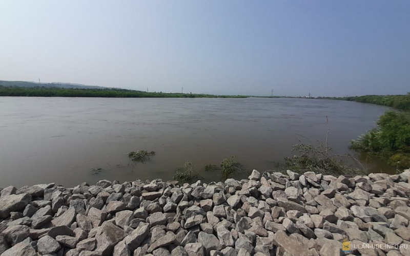 За неделю уровень воды в реке Селенга снизился на 41 см