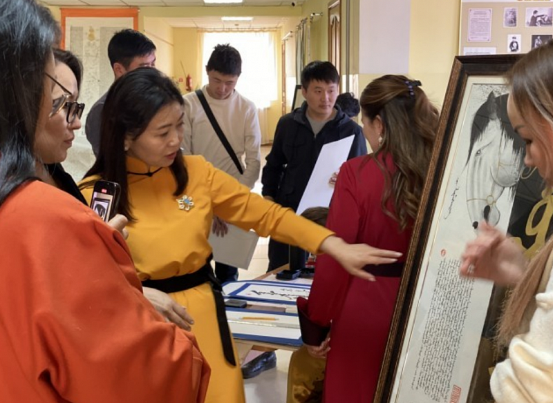Выставка монгольской каллиграфии открылась в Агинском