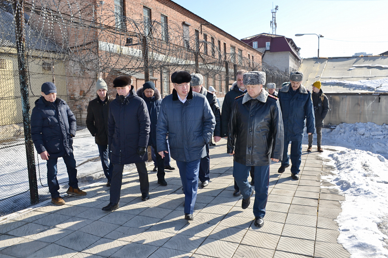 Алексей Цыденов посетил пенитенциарные учреждения региона