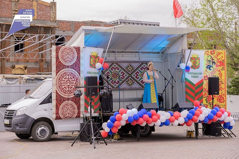 В Кяхтинском районе появился «дом культуры на колесах»