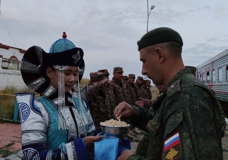 Участников военного учения "Селенга-2021" торжественно встретили в Монголии