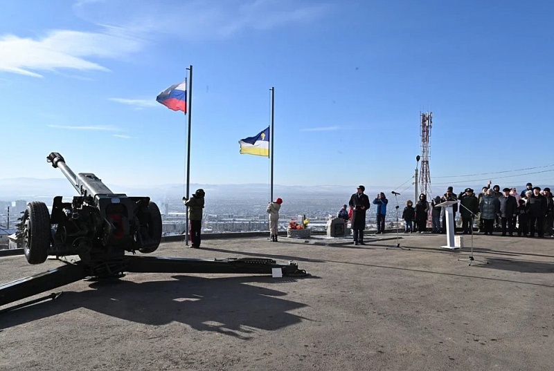 В честь Дня народного единства в Улан-Удэ прозвучал полуденный выстрел