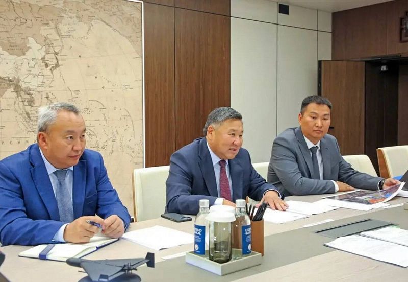 Владислав Ховалыг обсудил развитие аэропорта «Кызыл» с руководителем Росавиации Дмитрием Ядровым