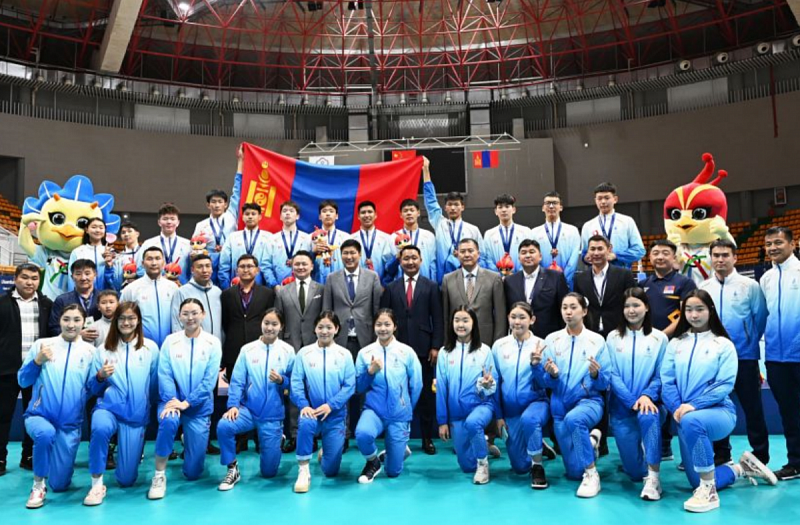 Мужская сборная Монголии по волейболу завоевала бронзовую медаль