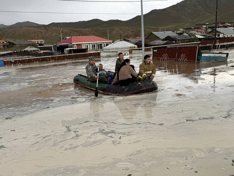 На северо-запад Монголии пришла большая вода