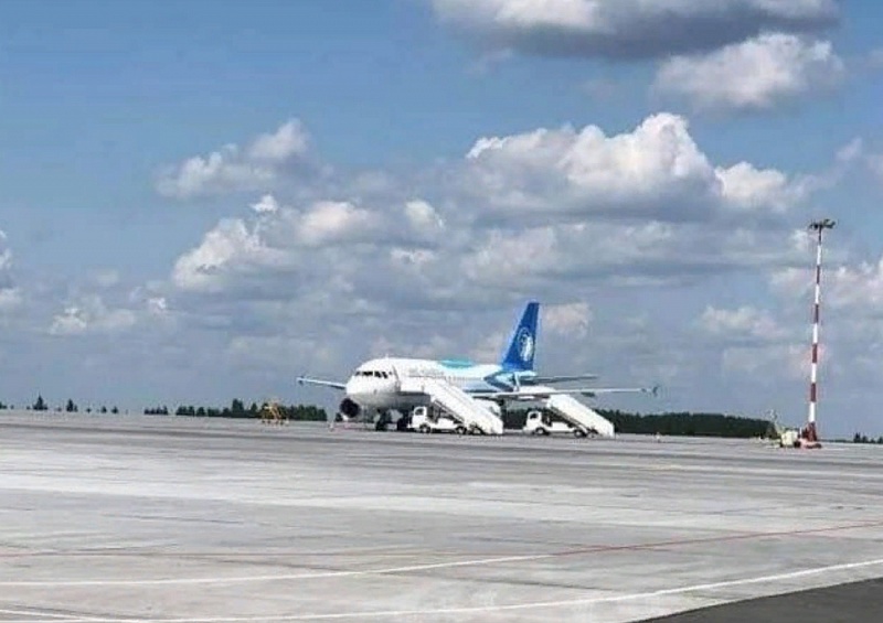 Монгольский самолет повредили в аэропорту Челябинска