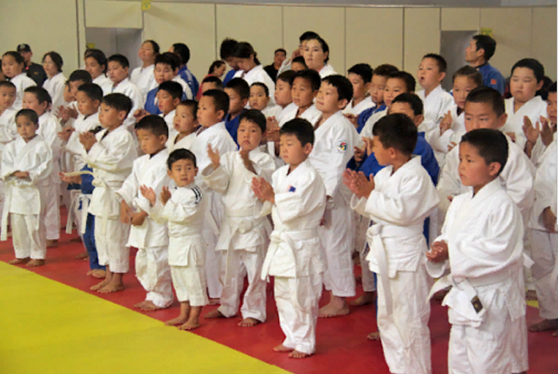 Юные дзюдоисты из Монголии и Японии провели совместную тренировку
