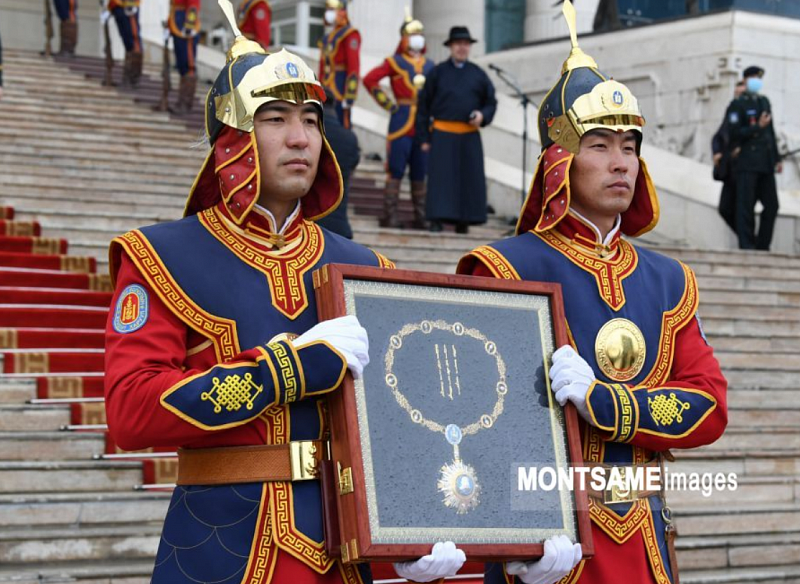 У.Хурэлсух вручил высшие государственные награды Монголии