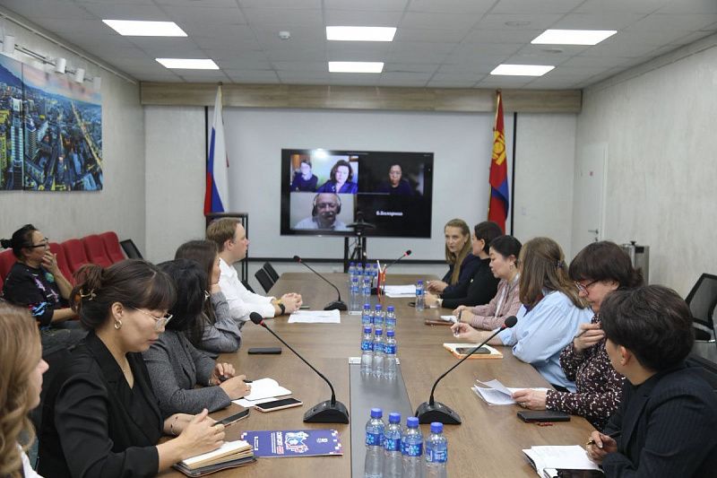 Подготовку кадров для трансграничных проектов обсудили на Круглом столе в Улан-Баторе