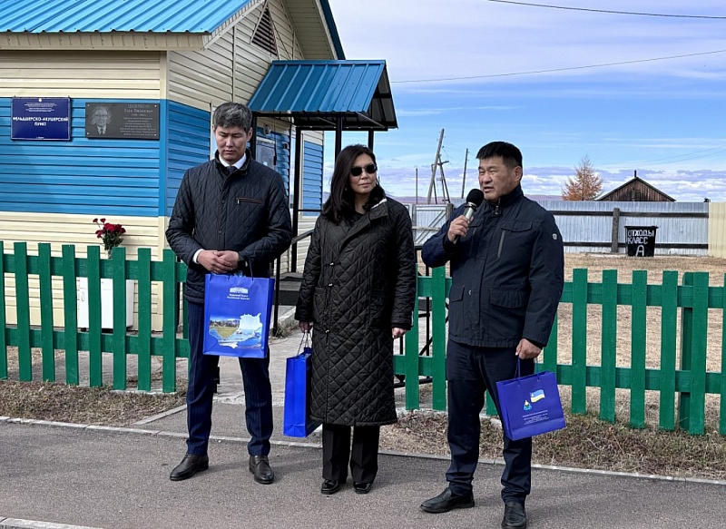 В Еравнинском районе открыли мемориальную доску в честь Еши Цыбикова