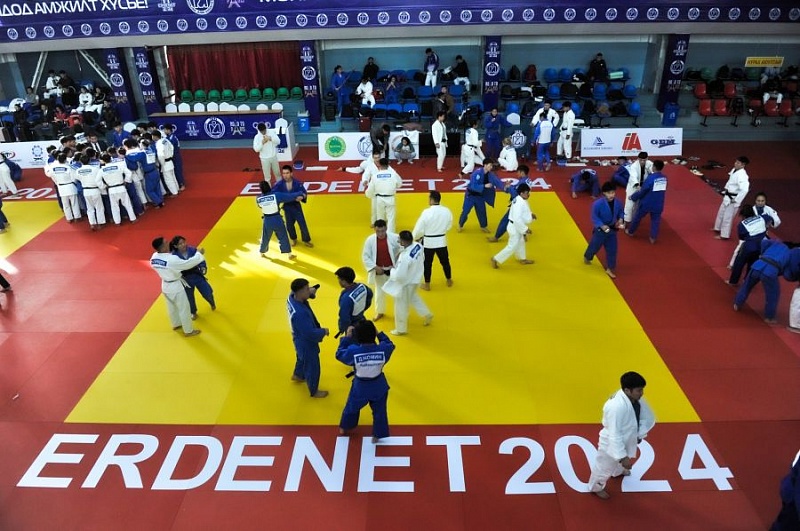 Чемпионат Монголии по дзюдо проходит в Эрдэнэте