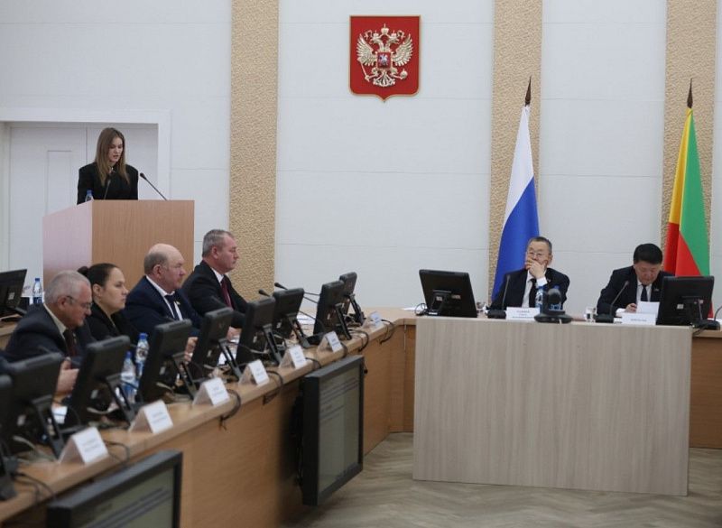 Парламент Забайкалья единогласно поддержал закон об ограничении времени продажи алкоголя во всех объектах общепита до 23.00