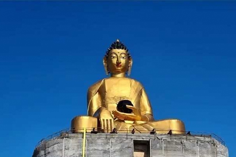 В Туве на горе Догээ установили статую Будды