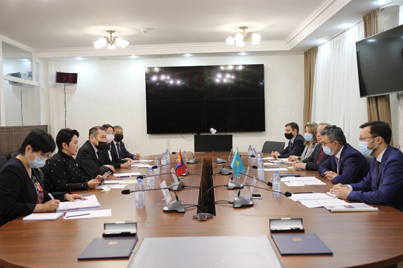 Монголия и Казахстан обсудили транзитные перевозки грузов