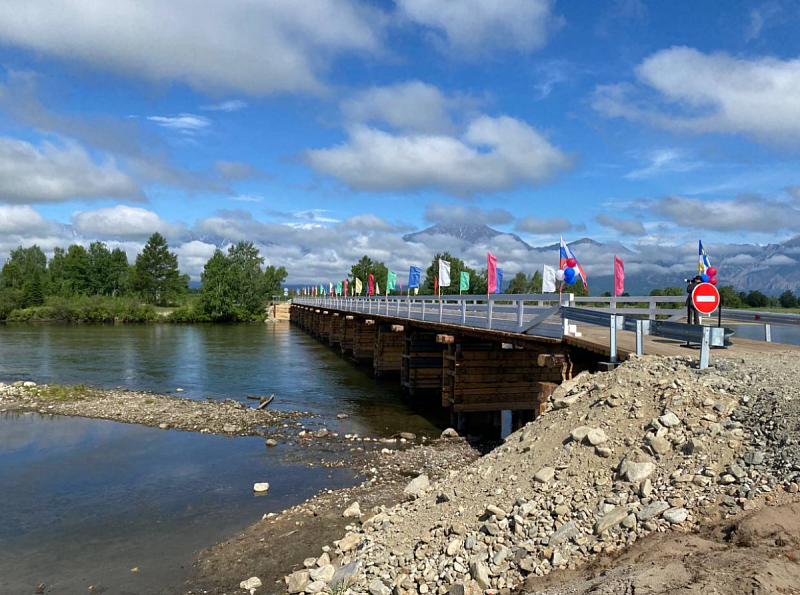 В Курумканском районе открыли отремонтированный мост через реку Баргузин