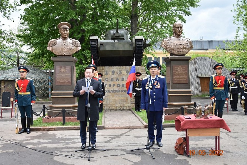 Бюсты маршалов Чойбалсана и Жукова установлены в московской школе
