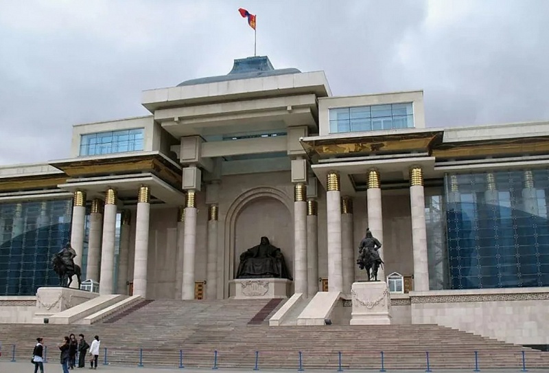 Парламент Монголии вызовет на слушания по коррупции бывших министра и мэра столицы