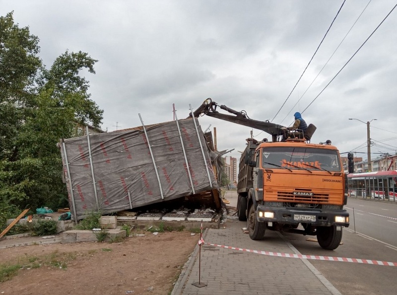 В Улан-Удэ сносят незаконные торговые объекты