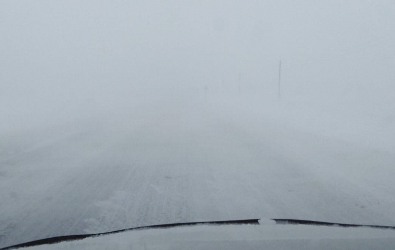 Снегопад затруднил движение на дорогах в трех районах Бурятии