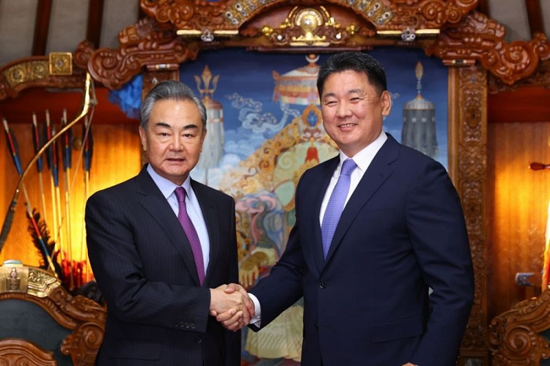 Ван И нанес визит вежливости Президенту Монголии