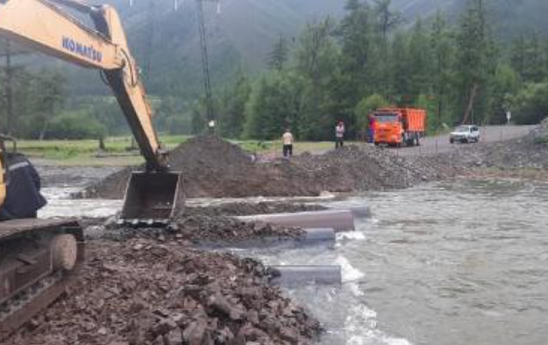 В Туве из-за подъема уровня воды в реках размыло участки четырех автодорог