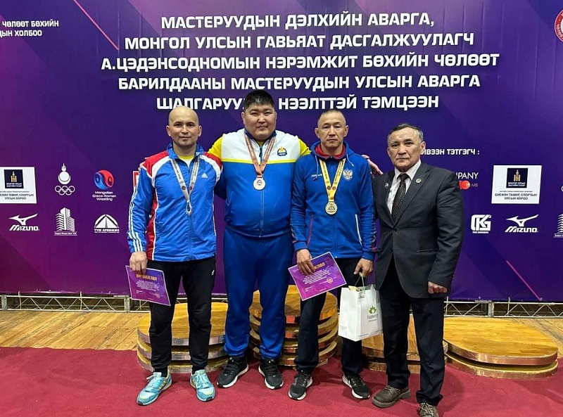 Бурятские борцы завоевали семь медалей на чемпионате в Монголии