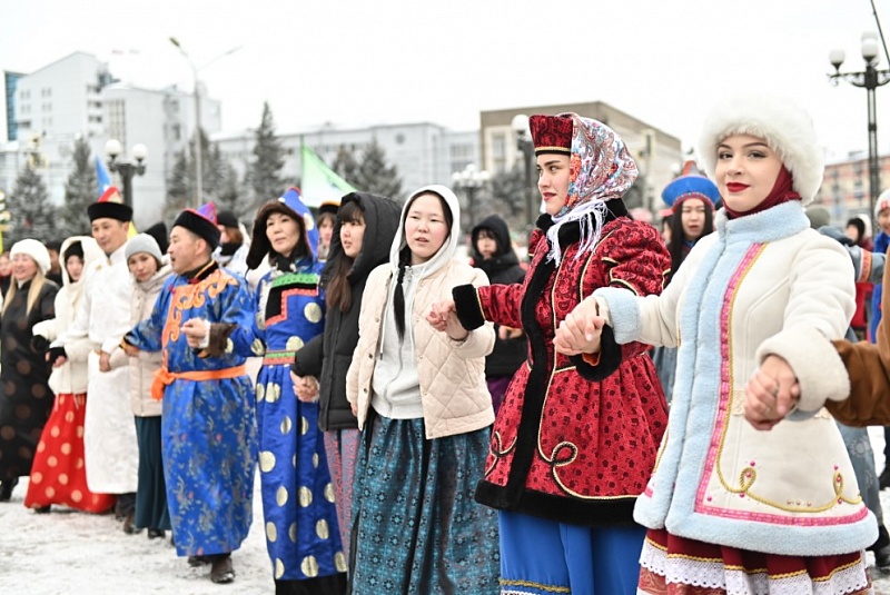 Жители Бурятии станцевали масштабный ехор