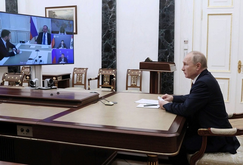 Путин поручил повысить прожиточный минимум в 2022 году