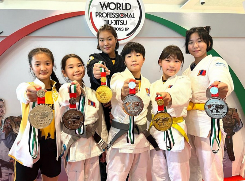 Монгольские спортсменки завоевали медали чемпионата мира по джиу-джитсу