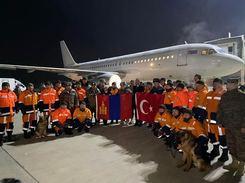 Монгольские спасатели вылетели в Турцию