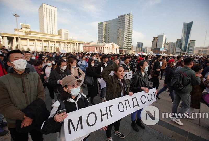 Молодежь Монголии вышла на главную площадь страны