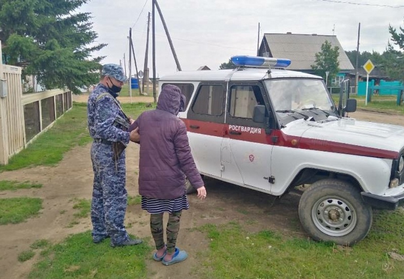 В Баргузине росгвардейцы задержали подозреваемую в краже денег